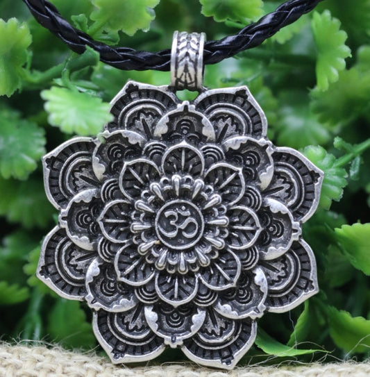 LANGHONG Tibet Spiritual Necklace Tibet Mandala Pendant Necklace Geometry Amulet Religious Jewelry