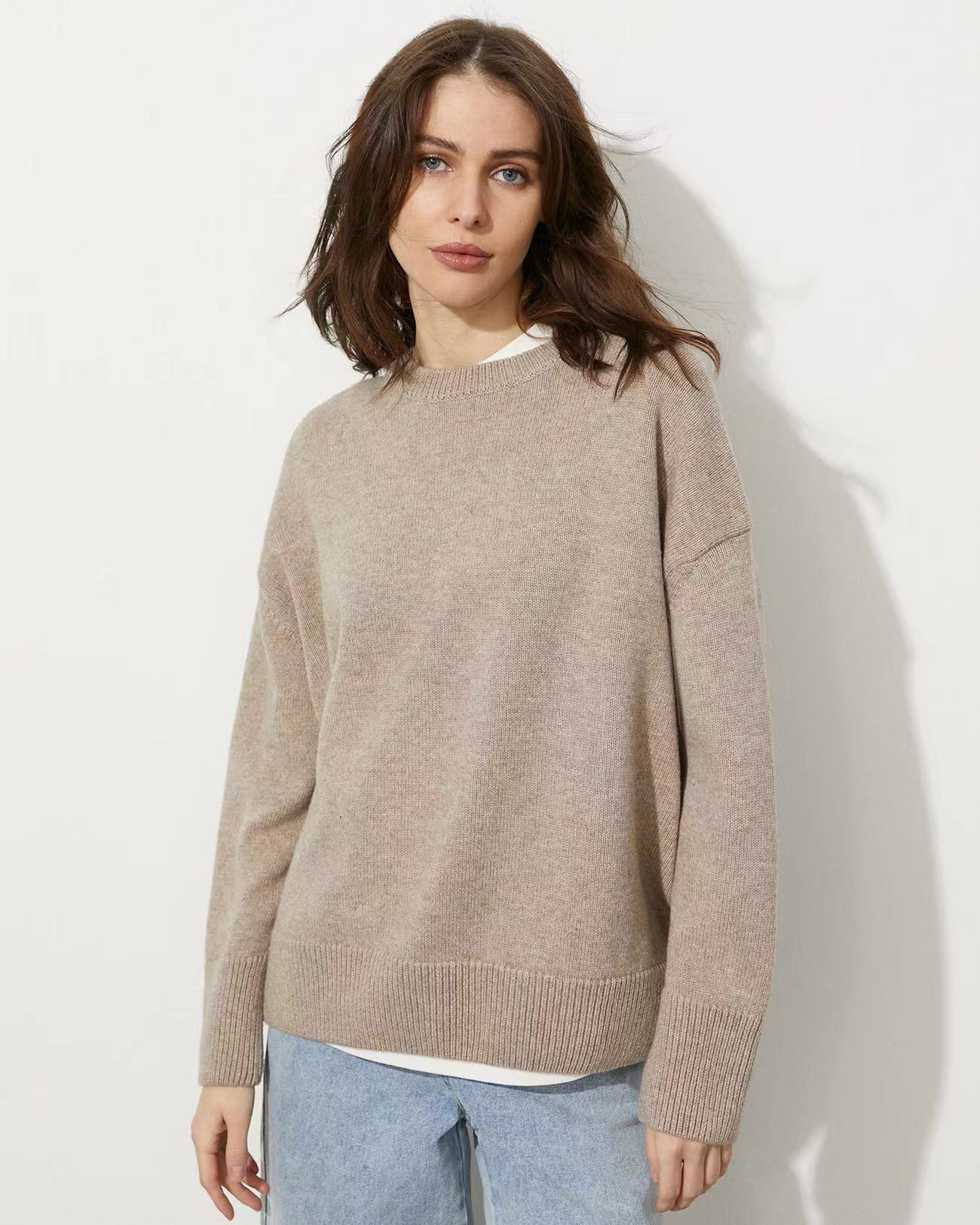 Women's Round Neck Solid Color Pullover Leisure Sweater