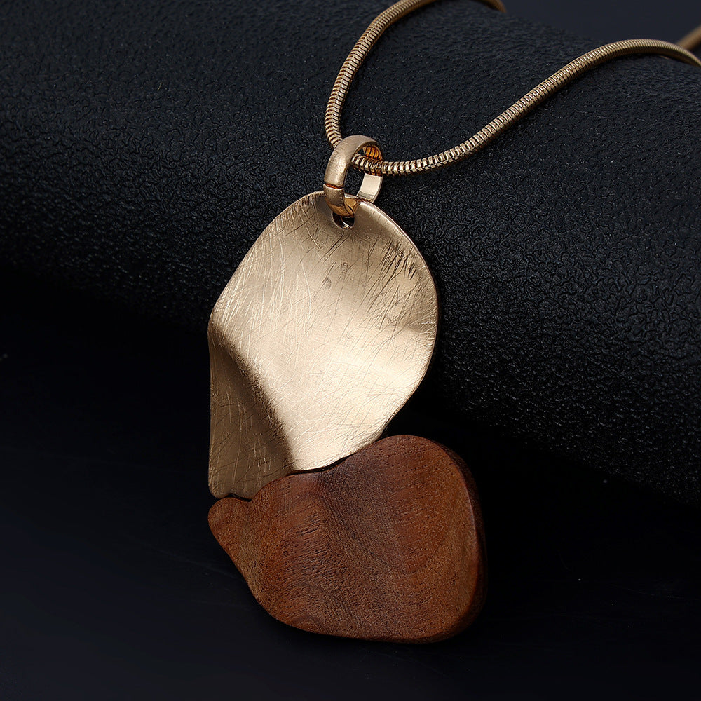 European And American Style Geometric Peach Heart Necklace Wood Lady