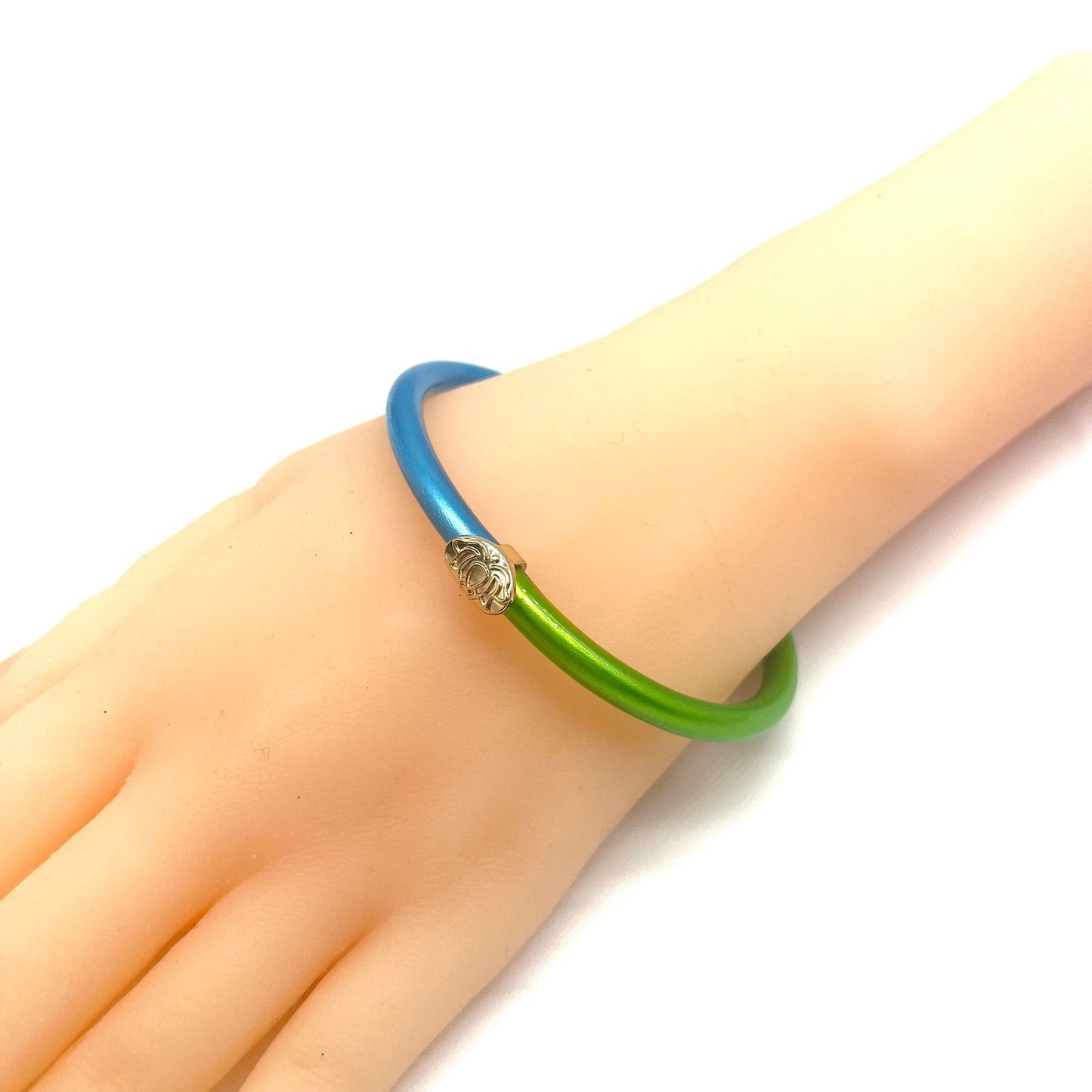 Pulsera bicolor de silicona simple de moda para mujer